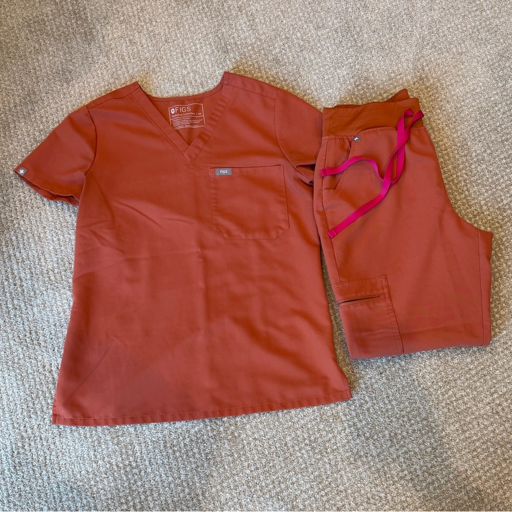 Figs Women's Scrub pants in Rust with Pink Drawstring